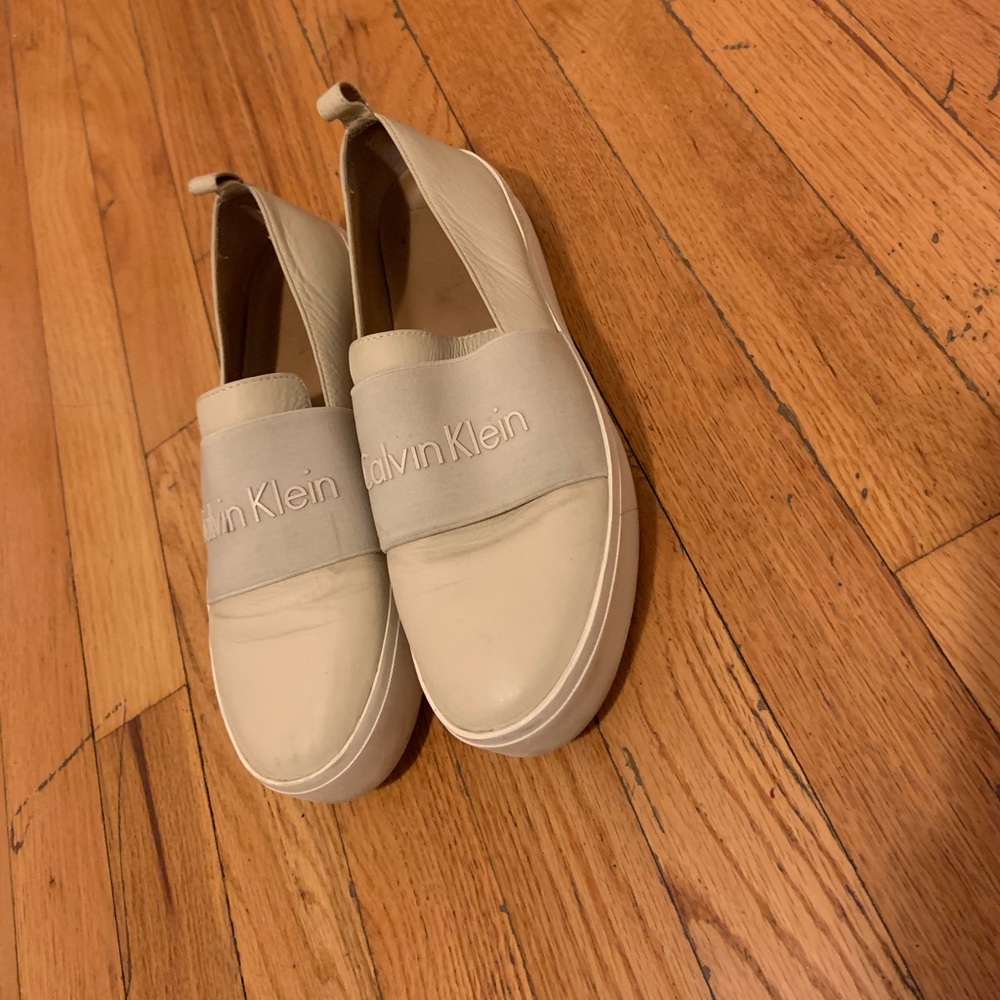 Beige/Gray Slides